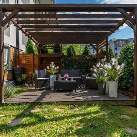 Konduktorska Z Parkingiem I Ogrodkiem - W Spokojnej Dzielnicy By Renters 아파트