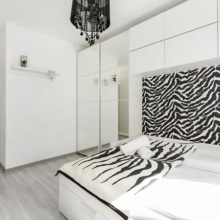 Konduktorska Z Parkingiem I Ogrodkiem - W Spokojnej Dzielnicy By Renters Apartment Wroclaw