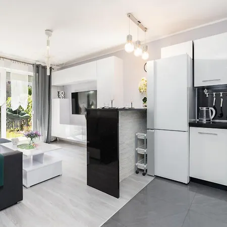 Konduktorska Z Parkingiem I Ogrodkiem - W Spokojnej Dzielnicy By Renters Appartement *
