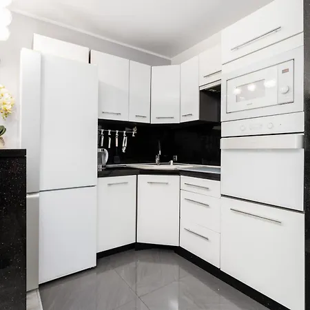 Konduktorska Z Parkingiem I Ogrodkiem - W Spokojnej Dzielnicy By Renters