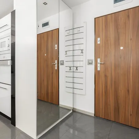 Konduktorska Z Parkingiem I Ogrodkiem - W Spokojnej Dzielnicy By Renters *