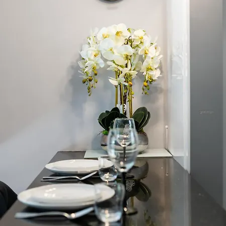 Konduktorska Z Parkingiem I Ogrodkiem - W Spokojnej Dzielnicy By Renters