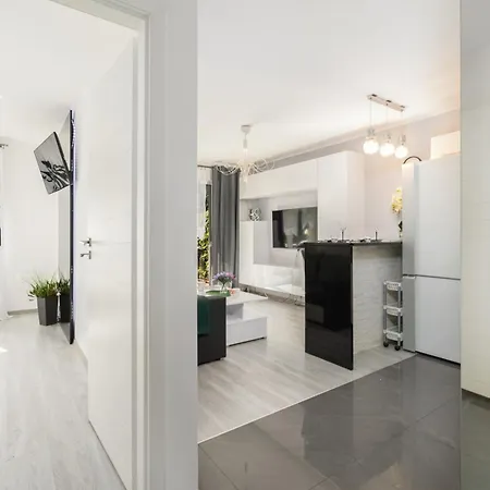 Konduktorska Z Parkingiem I Ogrodkiem - W Spokojnej Dzielnicy By Renters Appartement *