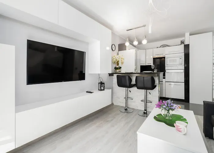 Konduktorska Z Parkingiem I Ogrodkiem - W Spokojnej Dzielnicy By Renters