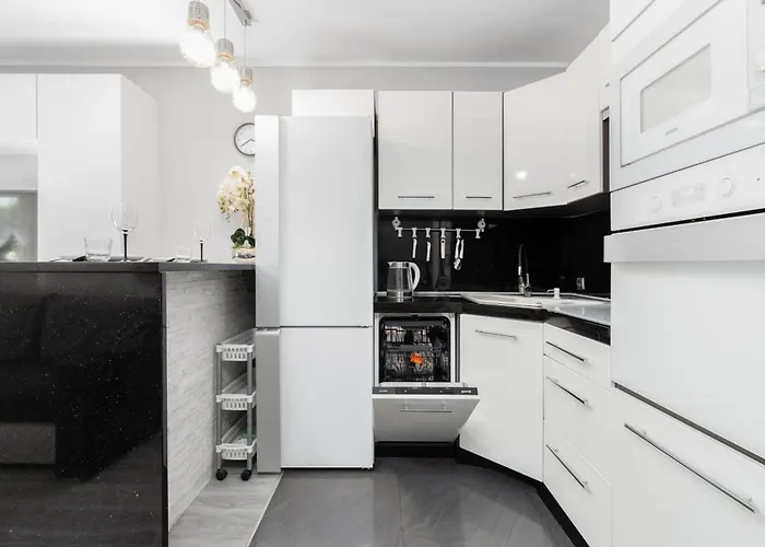 Konduktorska Z Parkingiem I Ogrodkiem - W Spokojnej Dzielnicy By Renters *