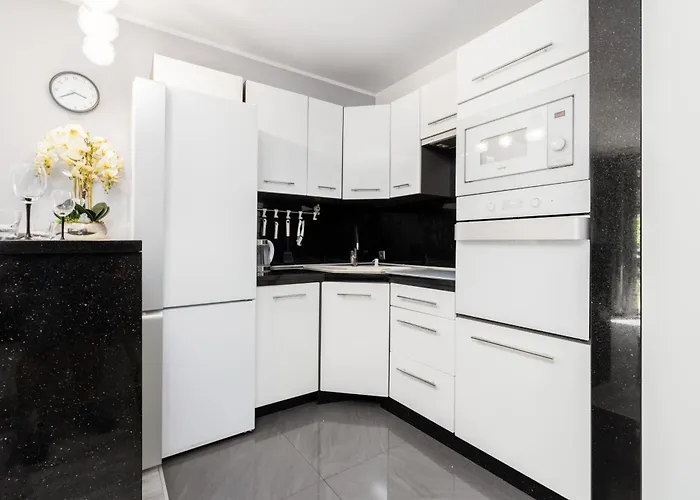 Konduktorska Z Parkingiem I Ogrodkiem - W Spokojnej Dzielnicy By Renters