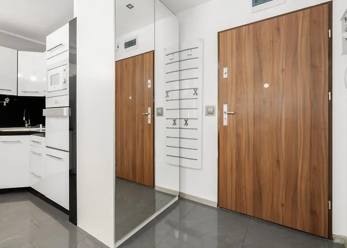 Konduktorska Z Parkingiem I Ogrodkiem - W Spokojnej Dzielnicy By Renters *